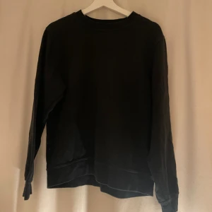 Sweatshirt  - Fin sweatshirt från ett uf. I gott skick 💓