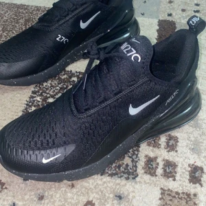 Nike air 270 - Helt nya Nike air 270 som är aldrig använda eller. Något liknade. Kan fraktas och kan mötas upp i Malmö 