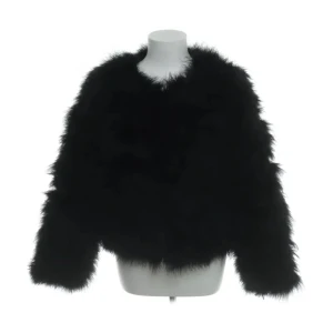 Jacka - Säljer denna jacka från Dennis Maglic som endast är använd 1 gång!!🥰  Storlek Xs, men passar en liten S även