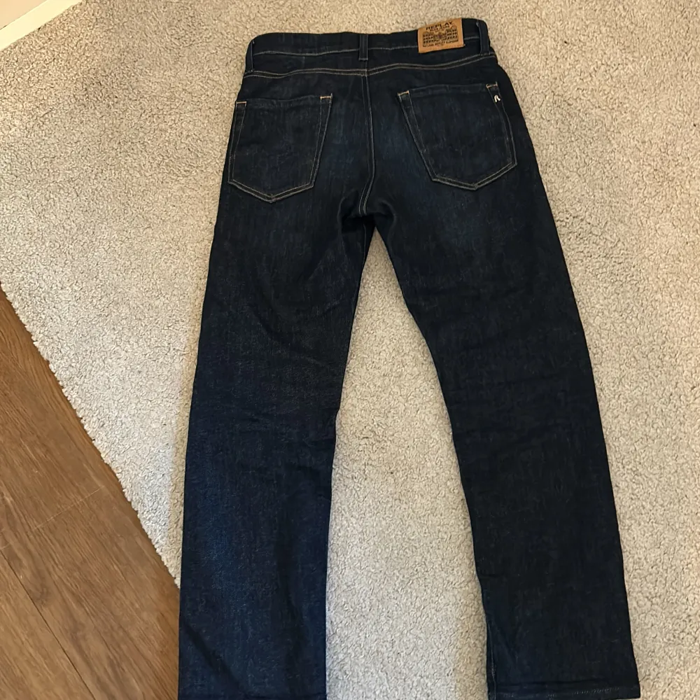 Säljer ett par feta replay jeans då de inte andvänds längre. Jeans & Byxor.