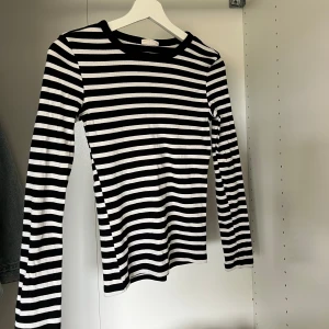 Randig tröja - Knappt använd