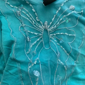 Vintage linne - Vintage linne i blå med paljetter! Hör av dig om fler frågor 💙