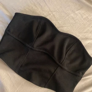 Svart topp - Aldrig använd 