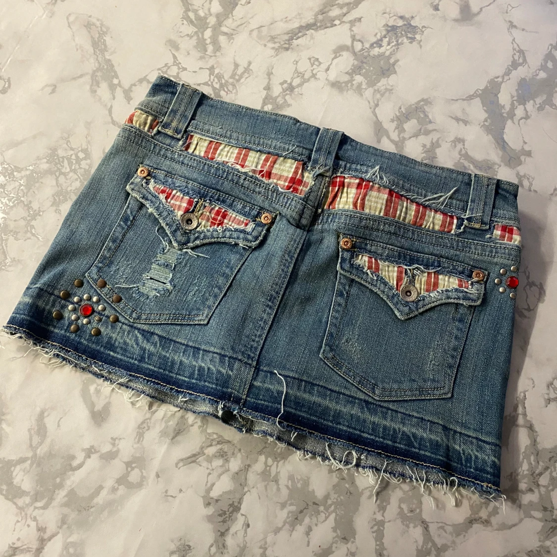 Lågmidjad jeanskjol