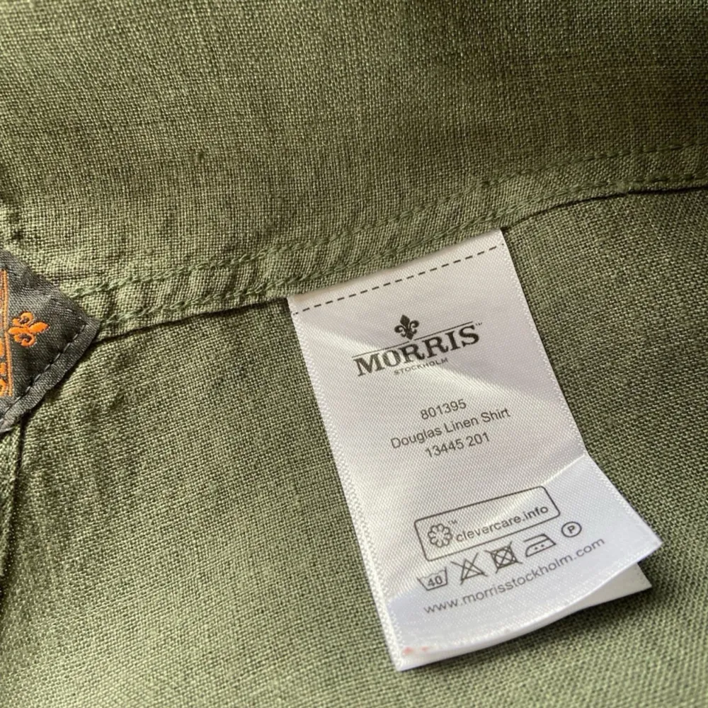 Säljer min Morris linne sommar skjorta som är knappt använd. Provade endast en gång. Storlek M. Färg olive. Original pris, 1200kr. . Skjortor.