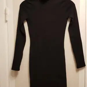 Halv polo klänning/tröja strl XS Svart Från H&M