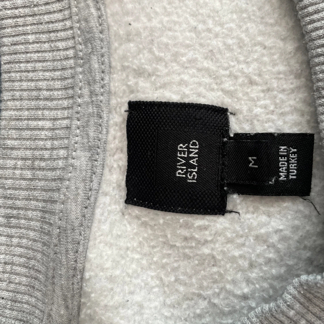 Grå långarmad tröja  - 91