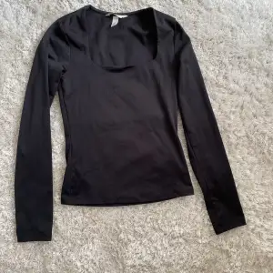Snygg svart tröja från H&M i storlek XS!🖤