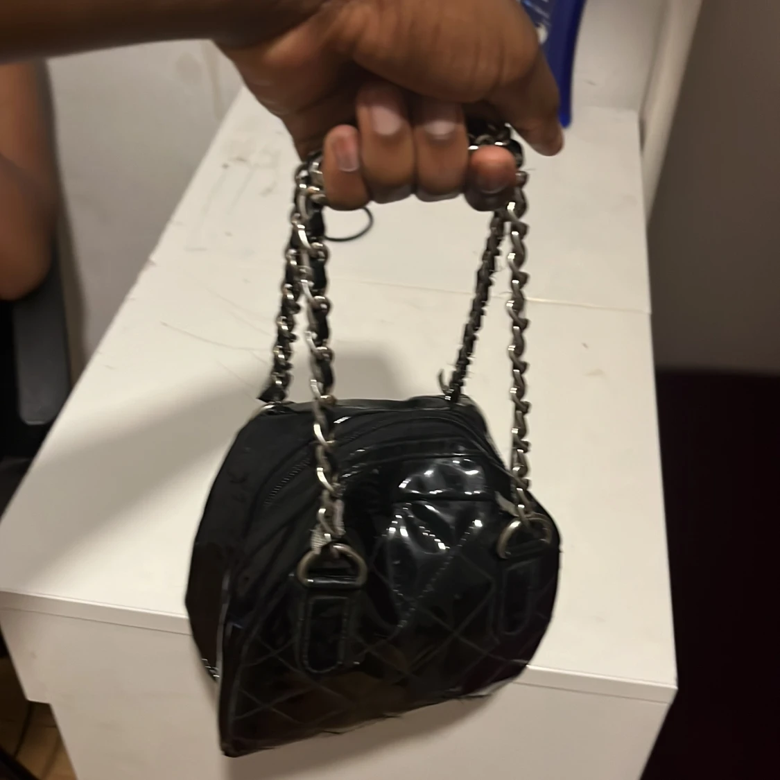 Handväska med silverkedjor - 2