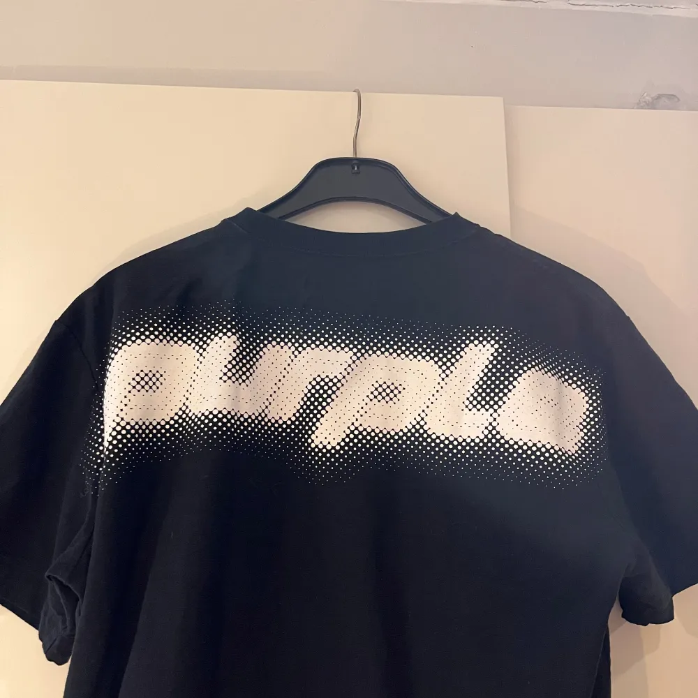 Purple brand t shirt, köpte på nk förra sommaren när det var rea. Nästan aldrig använt då den inte riktigt är min stil.. T-shirts.