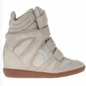 Äkta Isabel Marant skor - Super snygga Isabel Marant skor som jag nyligen köpte på Plick. Dem är jätte bekväma att gå i och är i super bra skick. Jag kommer nog inte att använda dessa skor så mycket, det är därför jag säljer de 💕