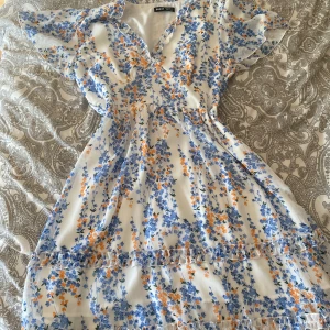 Klänning - Blommig fin klänning från Shein!