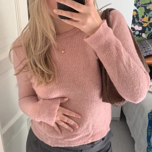 Stickad rosa tröja - Så fin stickad tröja från Stockh lm💗Blir INTE NOPPRIG