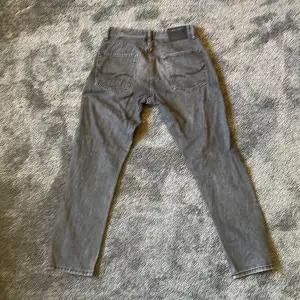 Snygga Jack & Jones jeans med storlek W30 L32