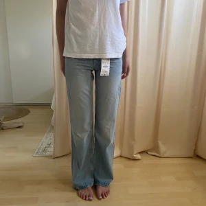 Zara jeans midwaist - Aldrig använda! 🩵 jätte fin färg!
