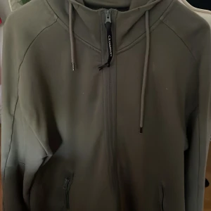 CP company hoddie  - Tjenare säljer en cp company zip hoddie, väldigt fin skick, pris går att diskutera vid snabb affär