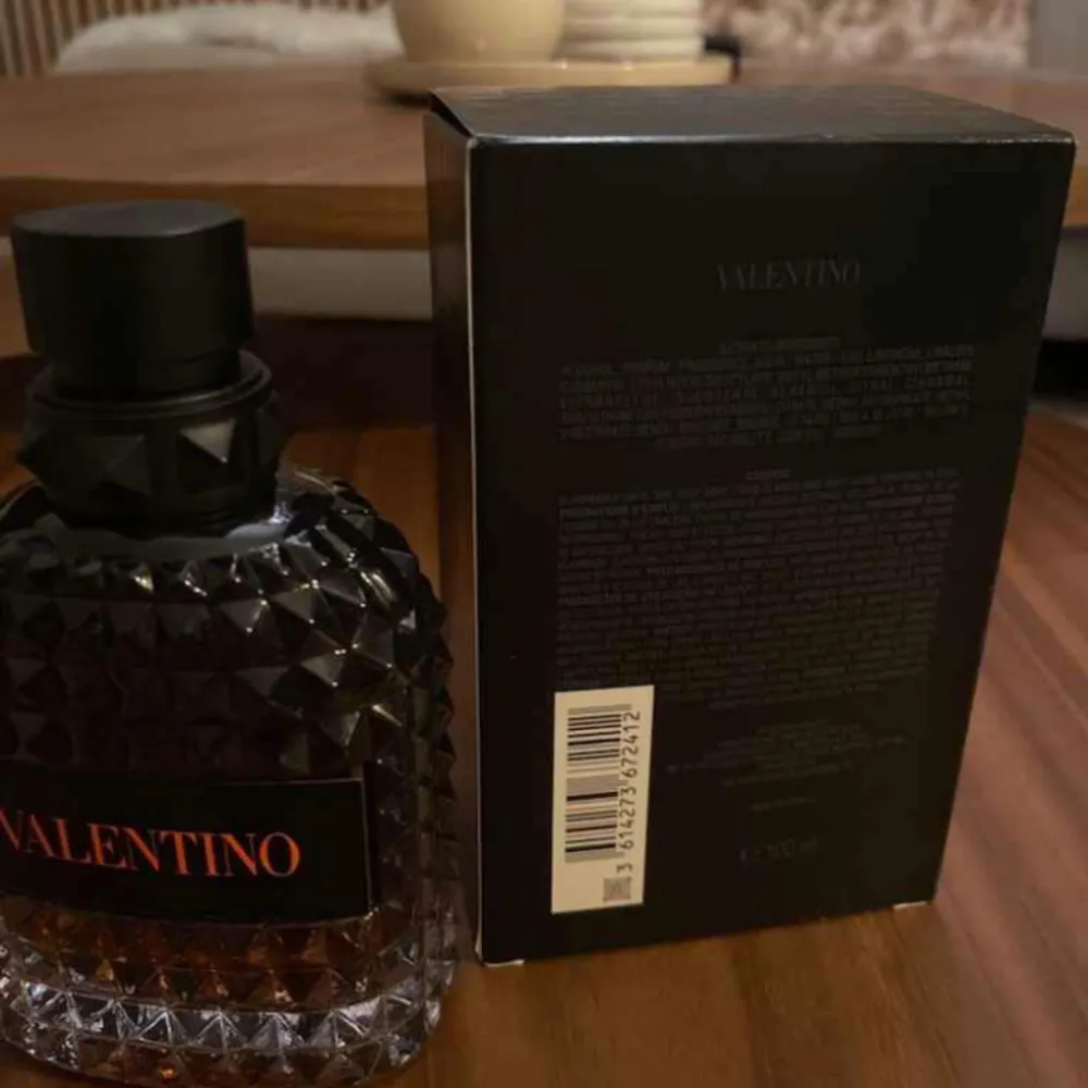 Hej säljer min oanvända valentino born in rome perfym 100ml. Jag råkade köpa 2st så jag säljer den. Den är oanvänd. För mer Frågor eller funderingar kan du Skriva! Ny pris 1000kr Mitt pris 500kr. Perfume.