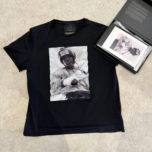 Limitato x mohammed ali - Riktigt fet limitato tröja med mohammed ali på trycket| skick:9/10| all og| Hör av er vid fler frågor🤩