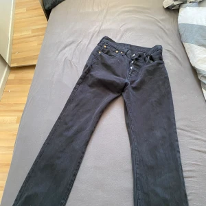 Levis 501 jeans - Säljer dessa jeans eftersom de blev alldeles för små för mig.