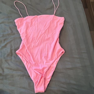 Rosa body - Rosa body aldrig använd 