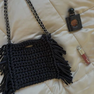 Virkad väska  - Superfina ”ISABELLA” väskan🤍 ungefär 20x22x6cm 