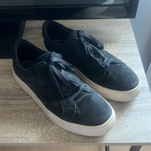 Vagabond skor (mocha) - Säljer för gillar inte typen av skor, använd 4 gånger så fortfarande i topp skick. Vid snabb affär får du dom för 800kr 😁 Storlek:42