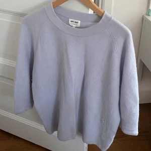 Soft Goat Kortärmad Tröja - Nypris: 2300 kr  Bra skick! har mindre fläckar, därav priset Storlek: XL (kan även passa L)  100% Kashmir