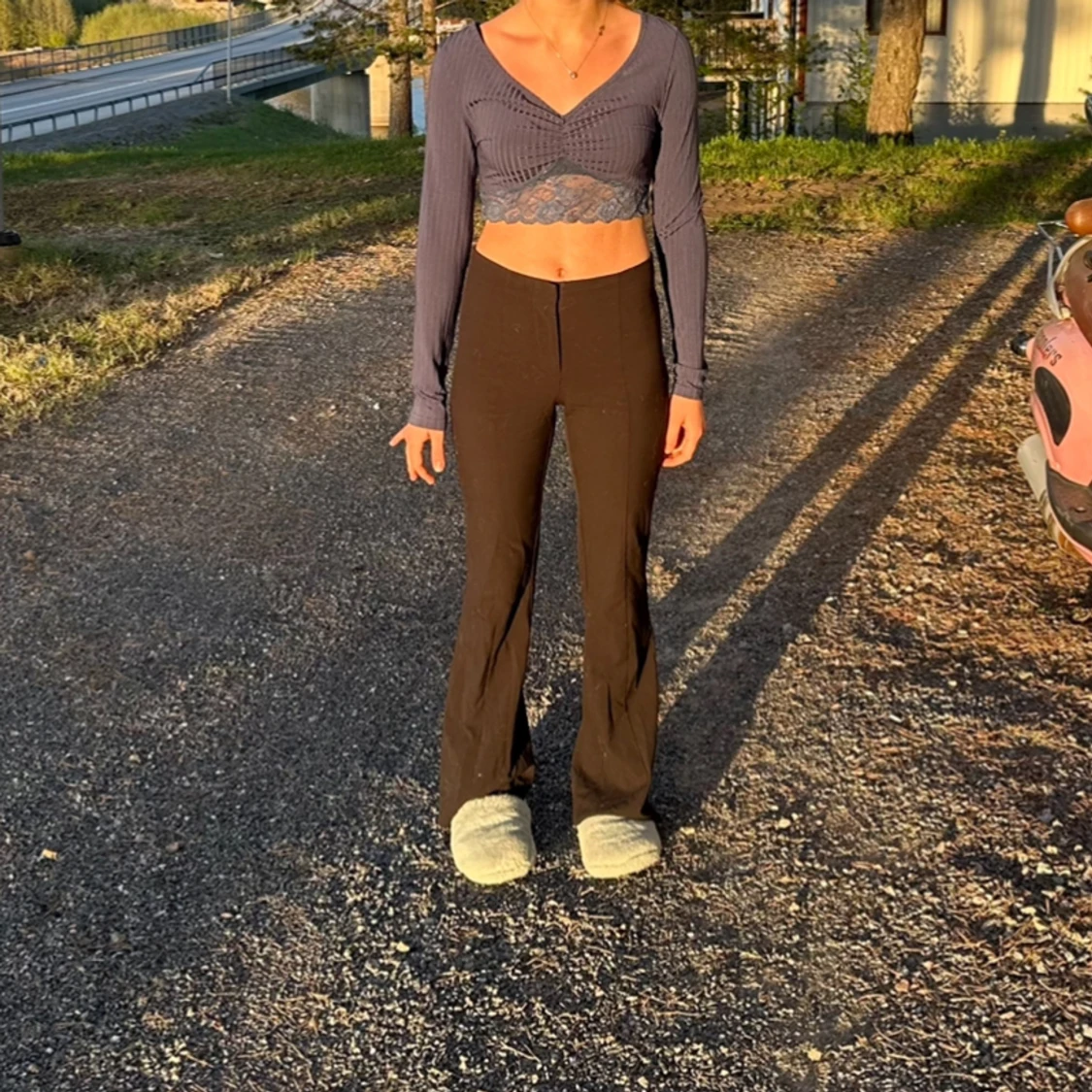 Blå tröja med spetskant