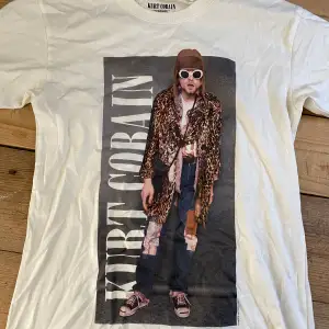 Kurt Cobain t-shirt, använd en gång så den är i nyskick, nypris 399kr, stl XS men känns som S, unisex
