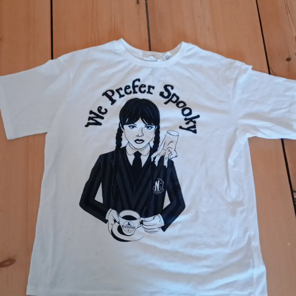 Har aldrig används är i bra skick. Fråga om mer bilder🥰. T-shirts.