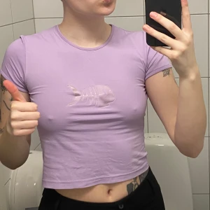 Lila croptop - Gullig lila croppad baby tisha!  