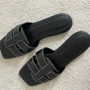 Sandaler från H&M i storlek 37, aldrig använda 🖤