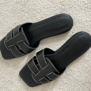 Sandaler  - Sandaler från H&M i storlek 37, aldrig använda 🖤