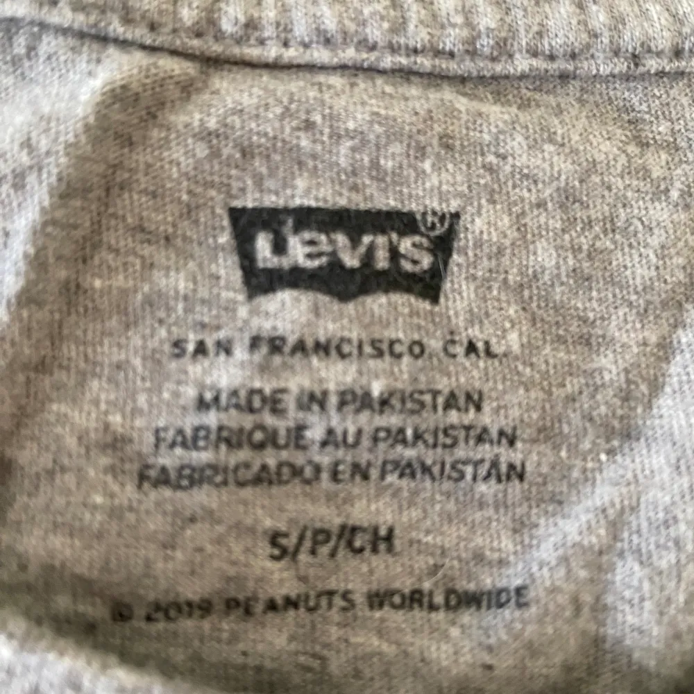 Ovanlig snobben t-shirt från Levis. T-shirts.