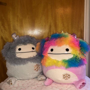 Bigfoots Squishmallows  -  30cm 2st  Helt nya Rainbow Evita är rare!