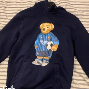 SÖKER - Söker djurgården hoodie eller match t shirt i storlek M eller L💘 Skicka eller kommentera om du har!