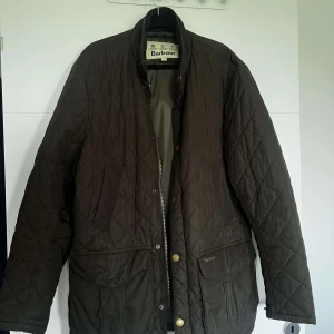 Brun Barbour-jacka  - Stor i storleken, mer som L-XL. Därför endast använd få gånger.