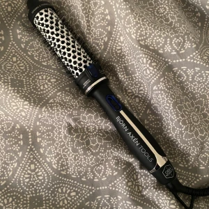 Björn Axén värmeborste - Säljer denna värmeborste som är i superfint skick! Hör av er vid fler bilder eller frågor❣️