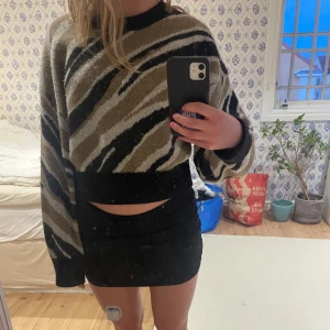 Croppad tröja - Så fin croppad tröja från &other stories. Älskar den men den kommer inte till användning.