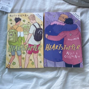 Heartstopper böcker - De är i perfekt skick, fyran har dock dem linjerna som böcker brukar få. 100kr styck