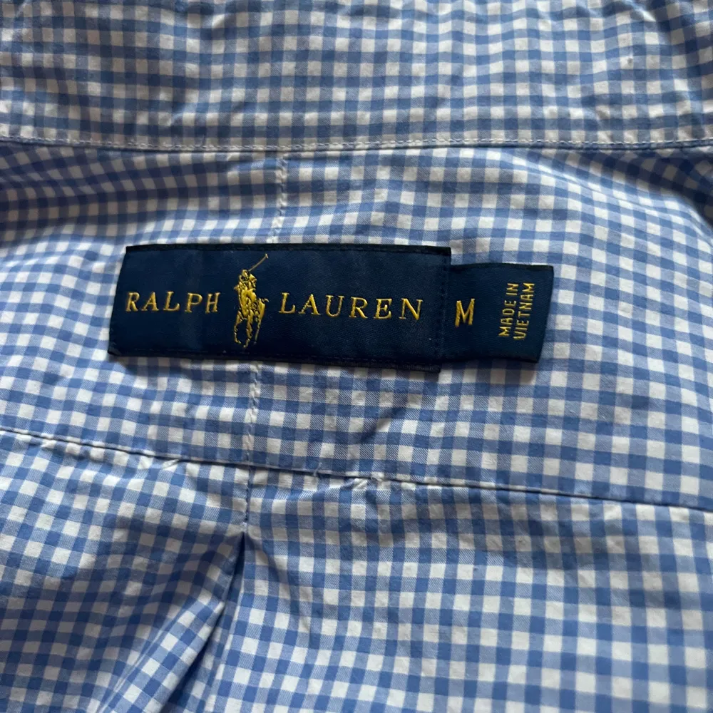 Tidlös Ralph Lauren skjorta i storlek M. Passar M/S.. Skjortor.