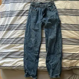 Jeans köpta från asos, aldrig använt.  Skicket är 10/10.