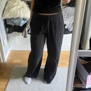 Linnebyxor - Svarta jätteefina linnebyxor från kappahl! Passar S-M