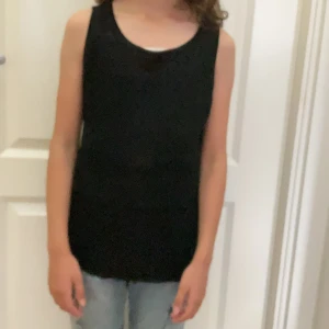 Svart linne med små paljetter  - Svart linne fint skick 