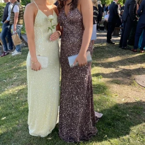 Dressroom linne klänning  - Säljer denna extremt fina klänning från dressroom linne