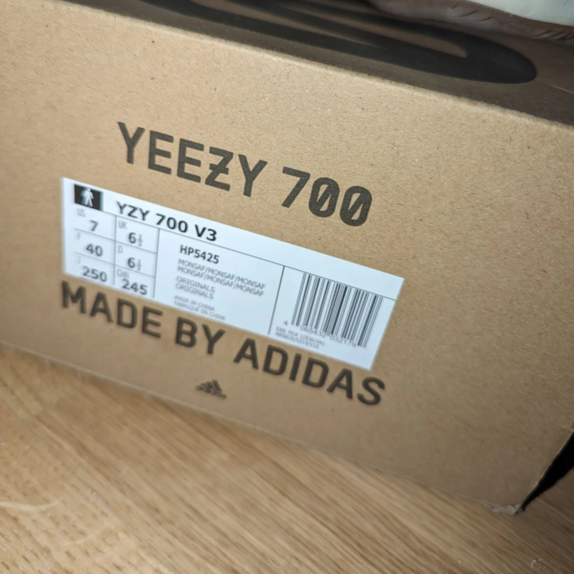 YEEZY 700 i storlek 40 - helt nya - 91