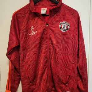 Manchester United träningströja - Manchester United träningströja i storlek S - Champions League