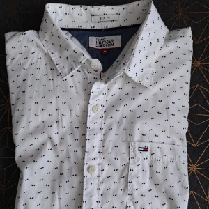 Tommy Hilfiger white shirt - In good condition. Would prefer pick-up in Stockholm rather than posting.