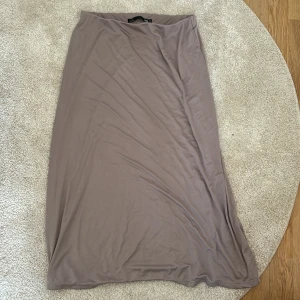 Beige kjol  - Beige kjol från lager157, aldrig använd. 