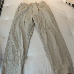 Line byxor - Line byxor passar 165 172 cm de e small inch sitter lite stort. Säljer för att de e för små